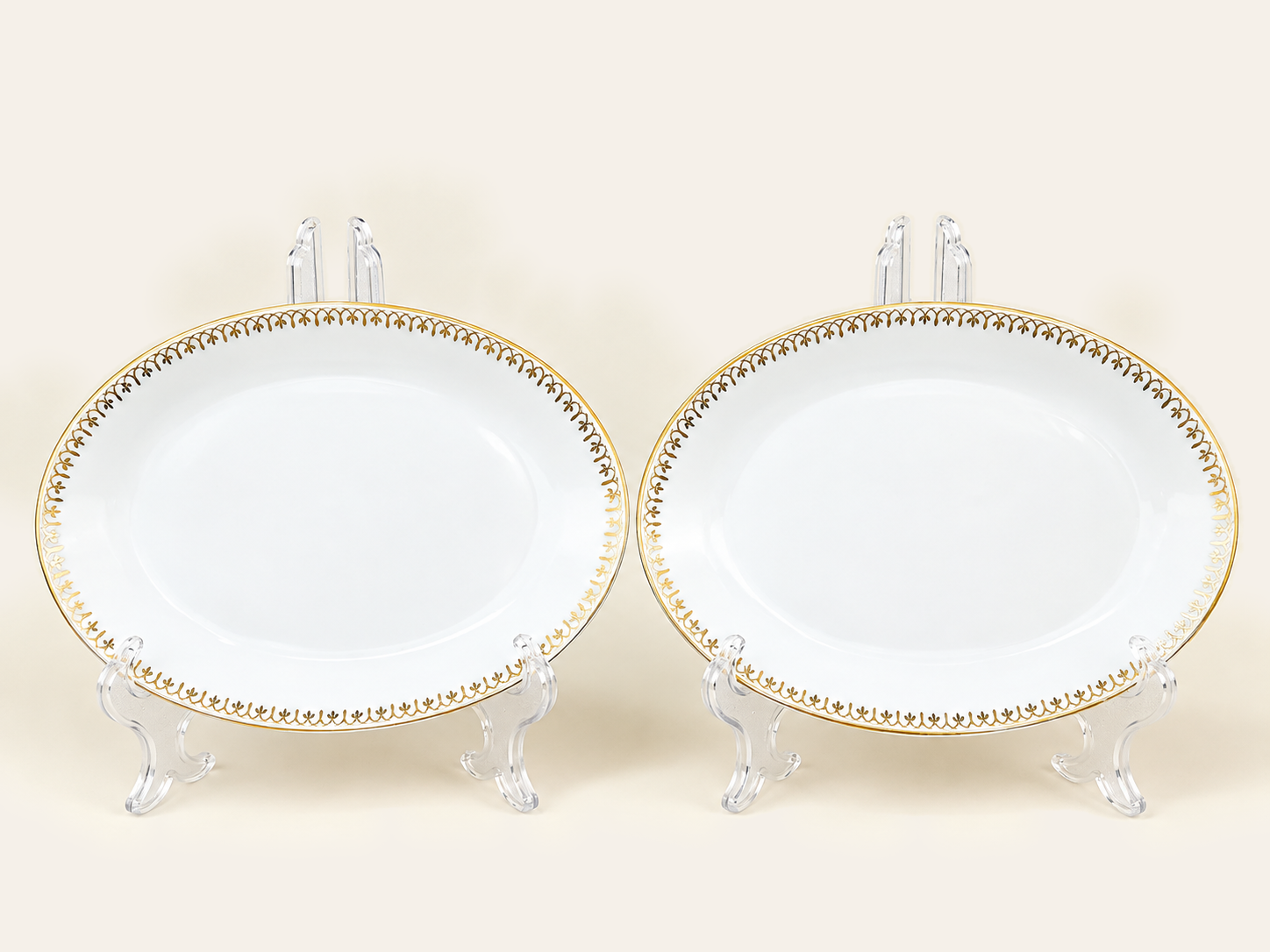 Duo d’assiettes blanches à bord doré