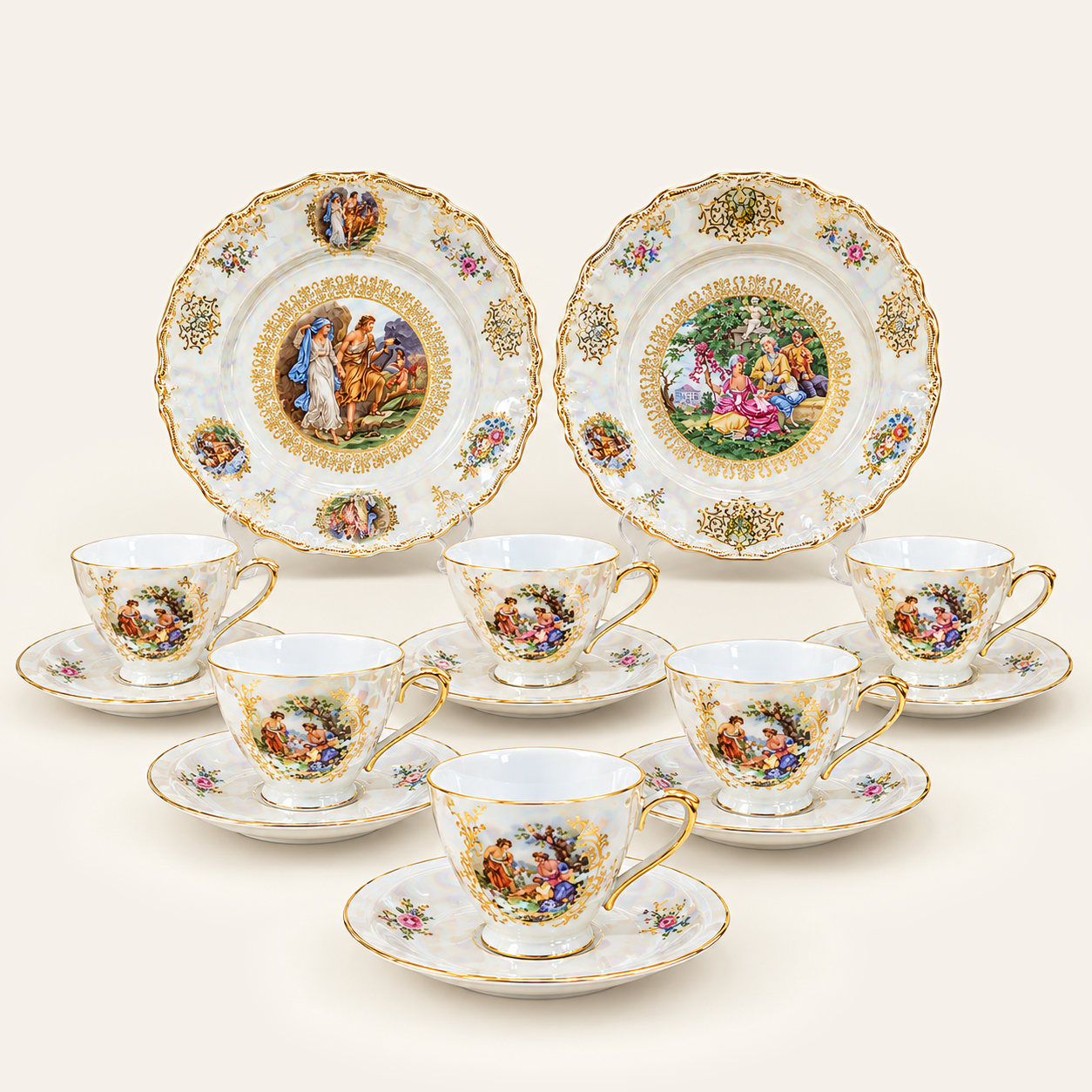 Ensemble de tasses et assiettes romantiques